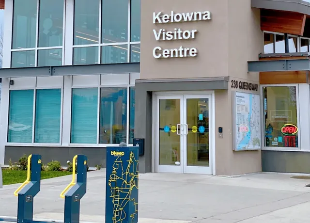 Vancouver Day Trip | The Perfect Kelowna Downtown City Walk Guide 💃