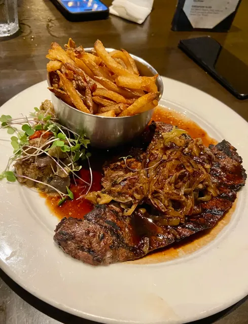 Le Paradis: An Authentic French Bistro in Toronto Downtown 🇫🇷