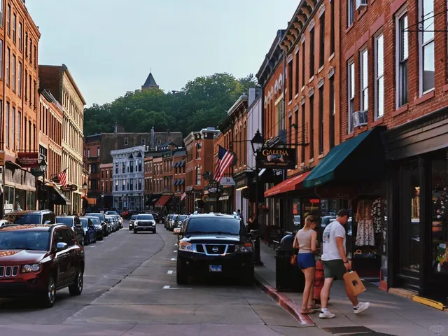 ​​Weekend Escape from Chicago: Galena & Dubuque 🚗✨​​