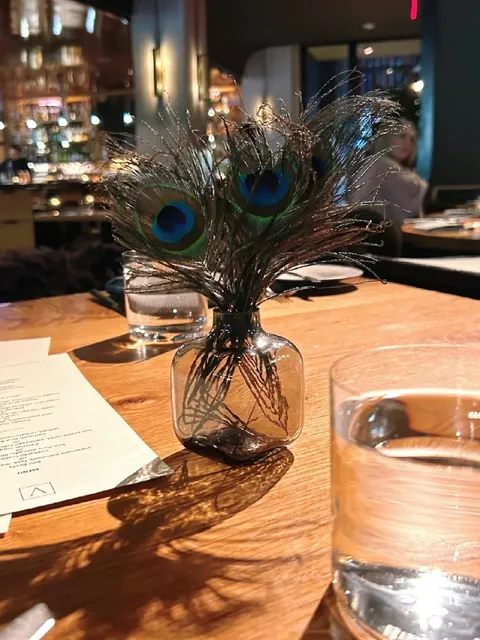 New York | Peacock Feathers & One-Star Elegance – Vestry 🦚✨