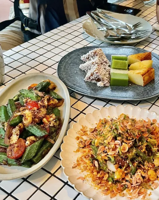 Why You Can't Leave Singapore Without Tasting Coconut Milk Rice