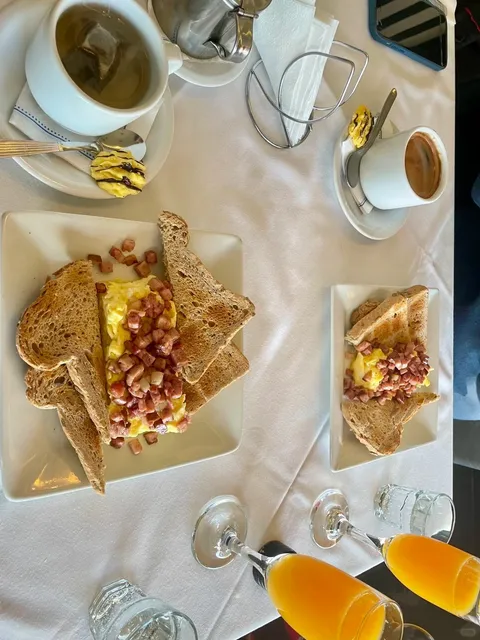  Buenos Aires | PATIO MADERO: Waterfront Brunch with a View! 🌅☕​​