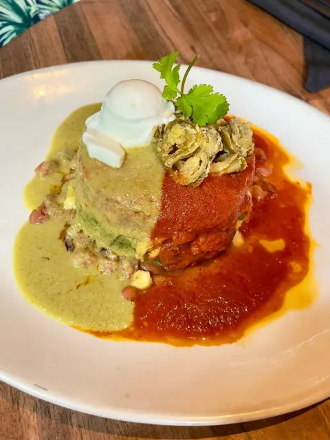 A Fantastic Spot for Drinks & Dinner! 🍹🍽️