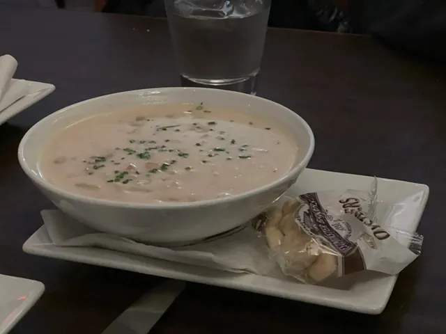 Stephanie’s - Boston’s Reliable (If Forgettable) American Classic 🍗