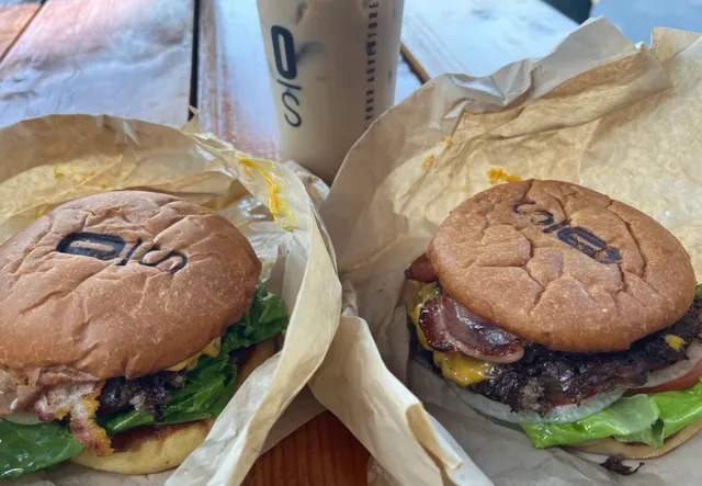 🍽️ Whistler Food Guide: From Viral Burgers to Fine Dining