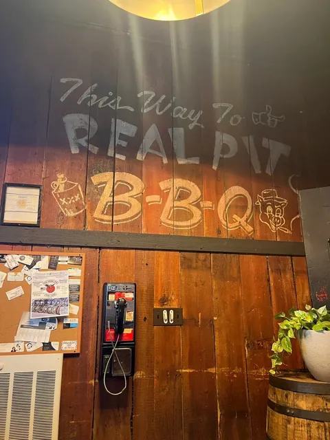 🇺🇸 Rochester Must-Eat Spot: Dinosaur BBQ!