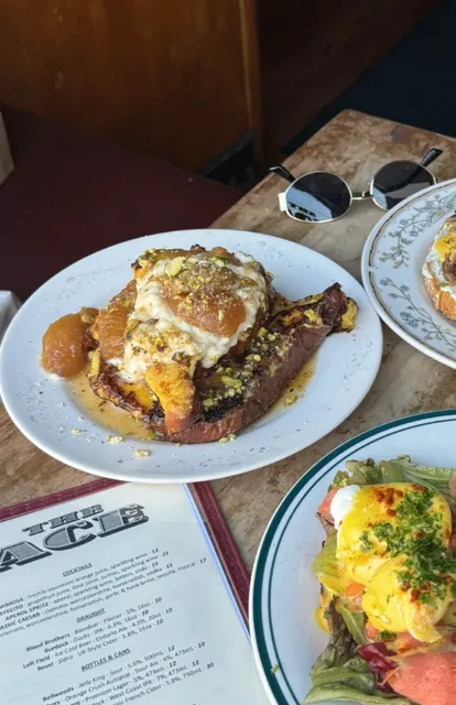 🍽️ Toronto Must-Eat List – 5 Unforgettable Food Spots