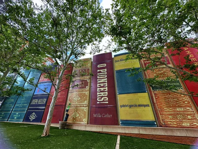Kansas City’s Book Wall Parking + Historic Bank Vault! 📚🪙