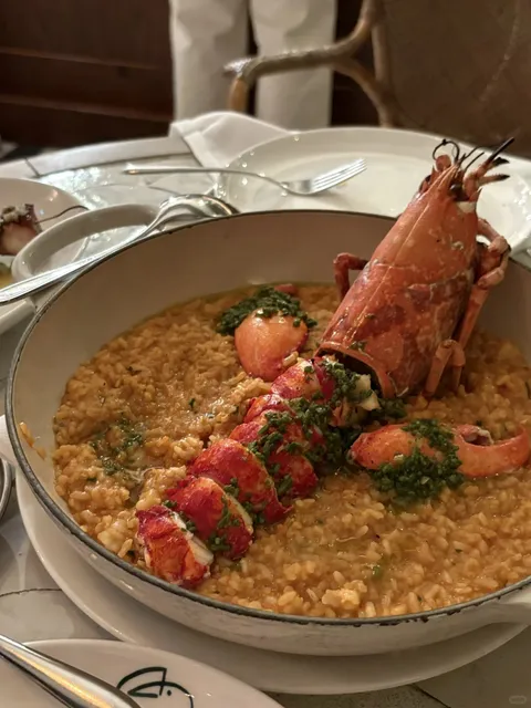 London Seafood Tavern | Restaurant with a Spectacular Night View