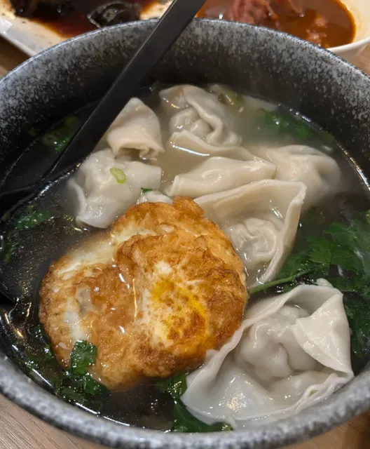 Boston Student Cafeteria 🍜 A great place to eat alone!