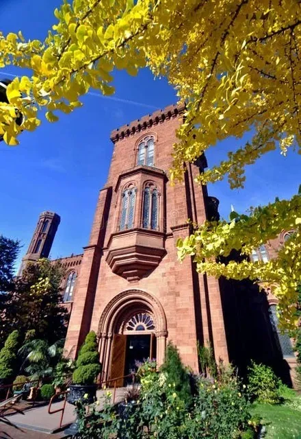 Postal Traces of Washington: The Smithsonian Castle 🏰📮