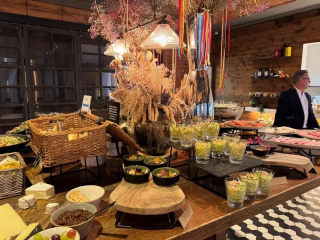 The Ultimate Boozy Brunch with Besties! 🥂✨