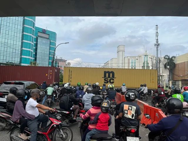 Medan: Chaos & Contrasts