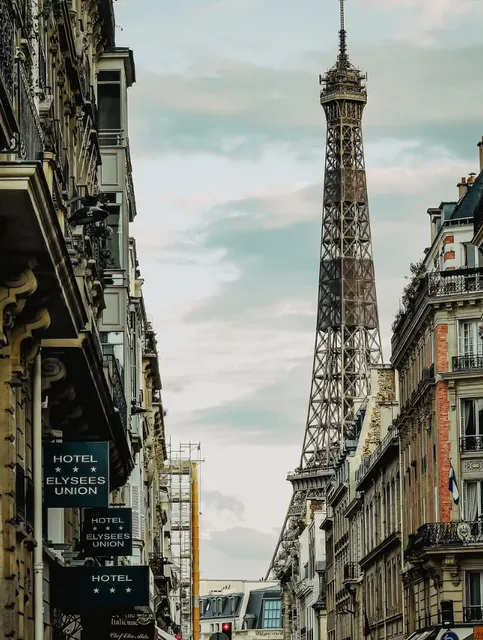 3-Minute Guide to Paris: The City of Light