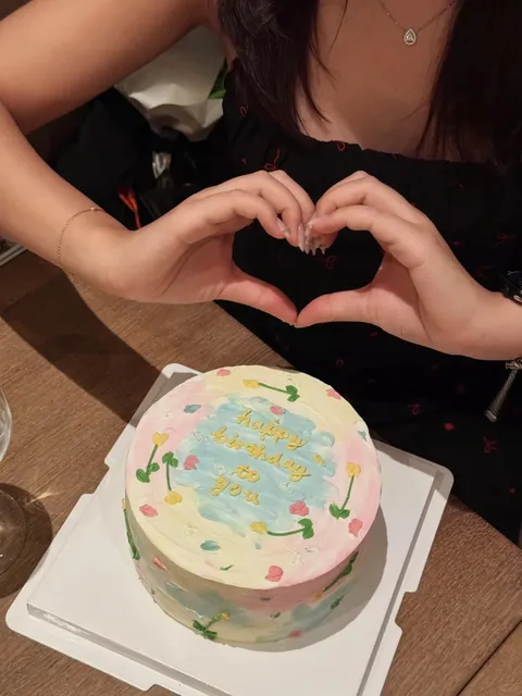  Cake-Friendly | A Super Atmospheric Restaurant in Paris 