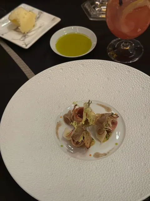 An Almost Flawless French Dining Experience: Joël Robuchon ✨