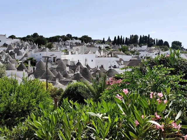 🇮🇹 Bari’s Warm Embrace: Where Food & Kindness Collide