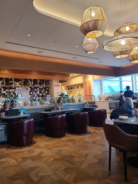 DCA Capital One Landing 🛫🍽️