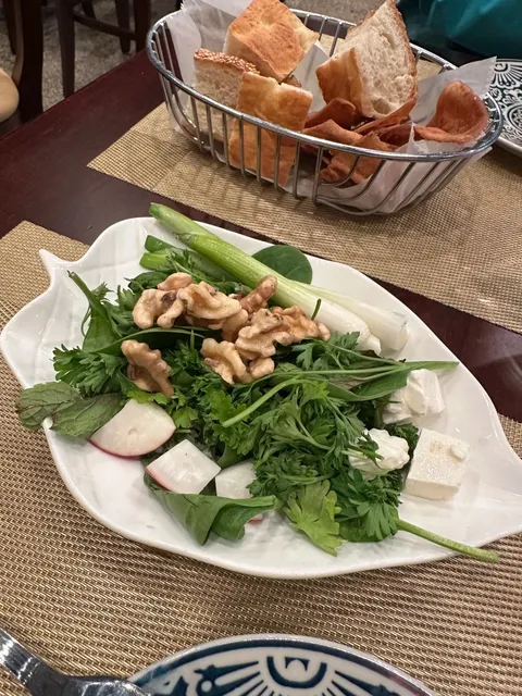 🇱🇧 DC Middle Eastern Food | An Appetizer with Raw Onions?!