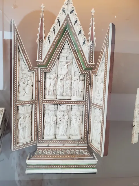 🎨 A Perfect Day in Chambéry: Museums, Books & Cake