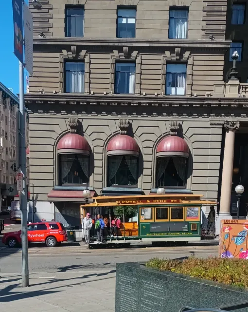 🏨 Zelos Hotel: Great Value in a Prime Location!