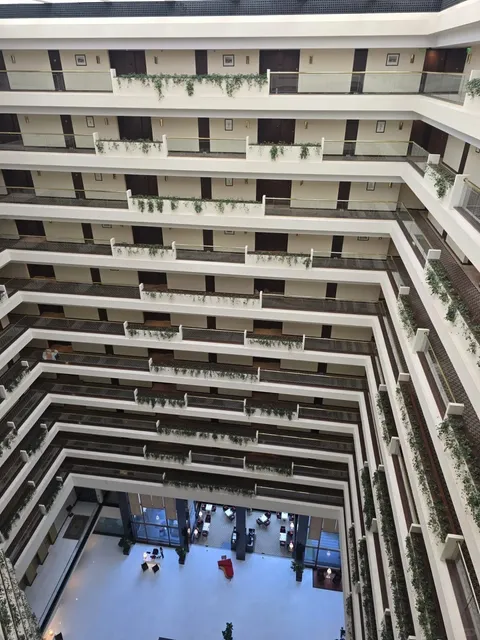 The Oberoi, Mumbai - Luxury Redefined