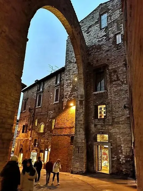🇮🇹 Living in Perugia: Where History Meets La Dolce Vita! 🏛️🎶