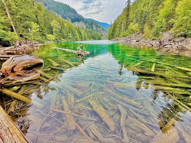 "Little Jiuzhaigou" Lindeman Lake Adventure Guide  