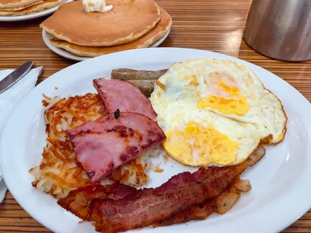 Little Rock City Walk | A Business Trip Detour 🚶‍♀️🌞