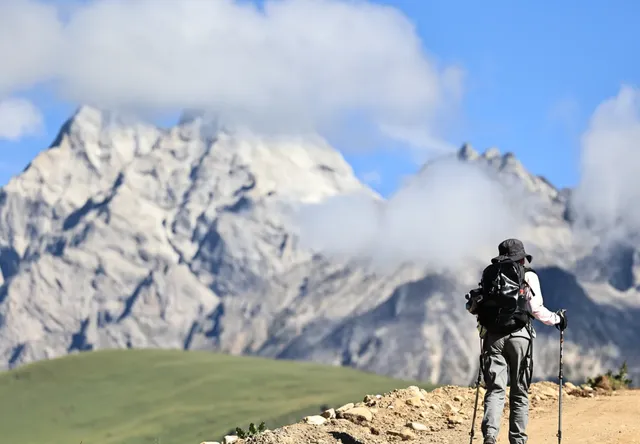 Touching the Sea of Clouds at the Equatorial Volcano Summit