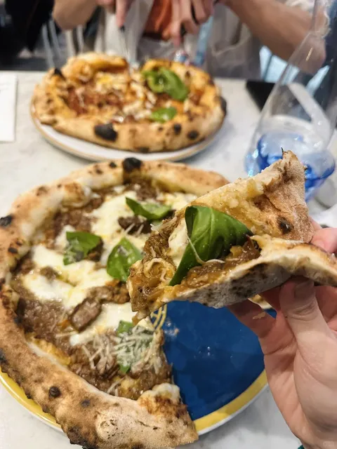 London's Super Delicious Pizza: Napoli On The Road