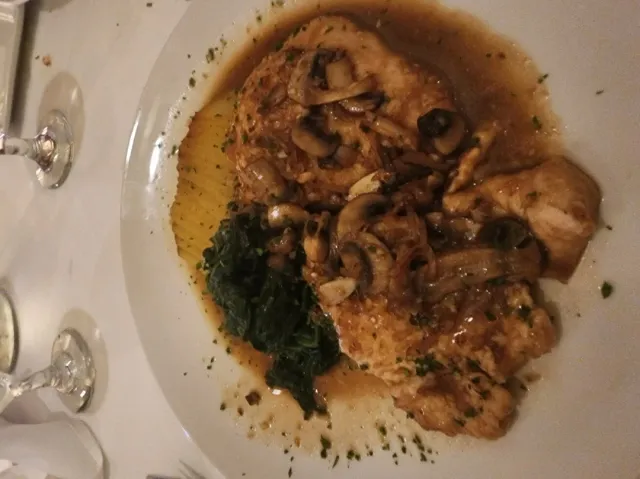 🍽️ Gaston's – A Must-Visit Dining Gem in Virginia Beach! 🌟