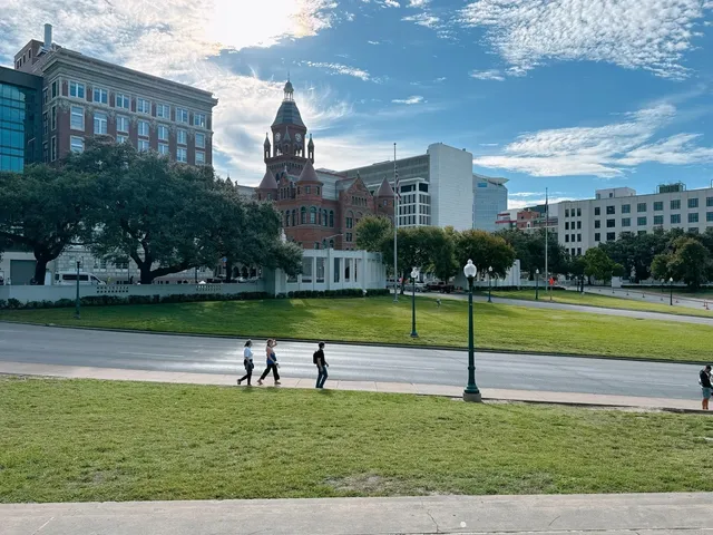 🏛️ Dealey Plaza: Where History Echoes in Dallas
