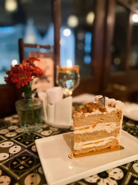 ​​Cafe Batavia - Jakarta's Century-Old Coffee Gem ☕️🇮🇩​​