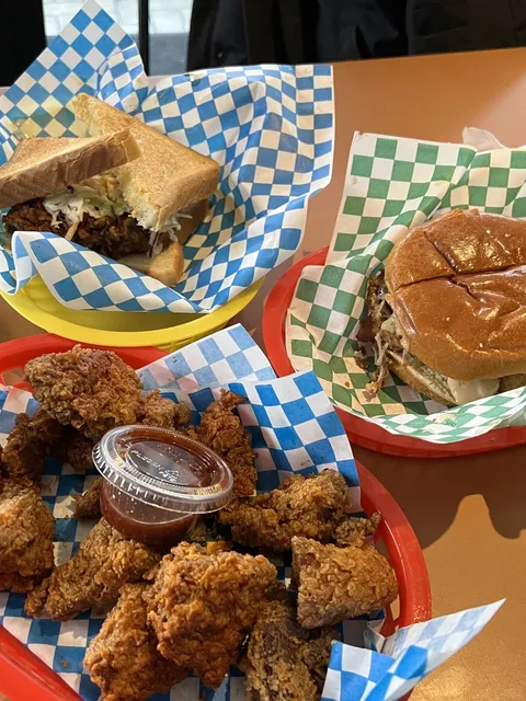 Toronto | Chica’s Chicken🍗🌶️🥐🍽️