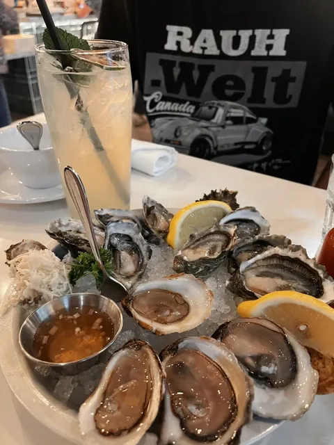 📍🏙️ Fanny Bay Oyster Bar: A Shadow of Its Former Self 