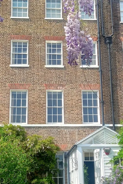 A Visit to Emery Walker's House: A Hidden Gem in Hammersmith! 🏡