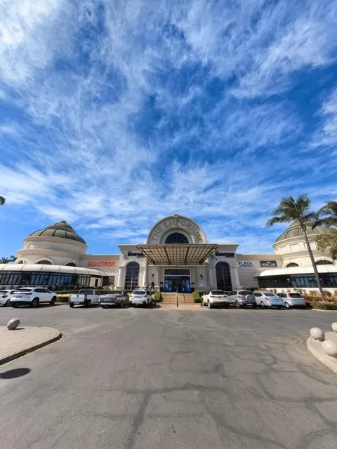 🇿🇦 Emperors Palace: Johannesburg's Slice of LA Vibes! ☀️🌴