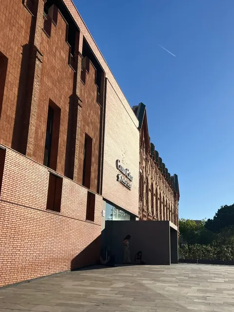 Barcelona's Super Fun Science Museum! 🧬🔍