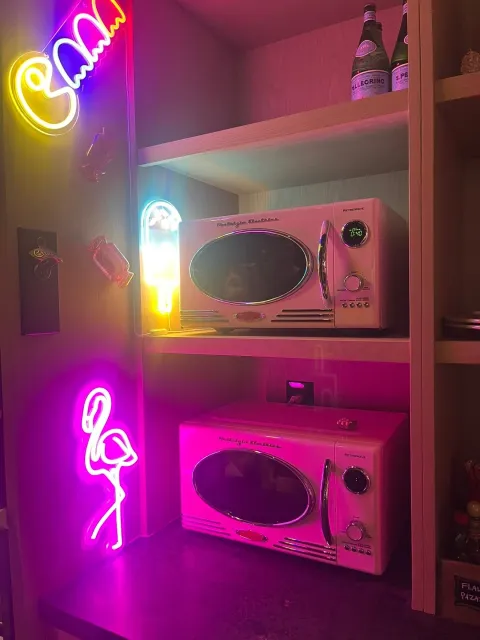 Miami's Painted Paradise 🎨🏨✨