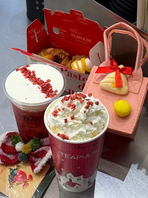 NYC｜A Drinkable Strawberry Christmas Tree! 🎄🍓