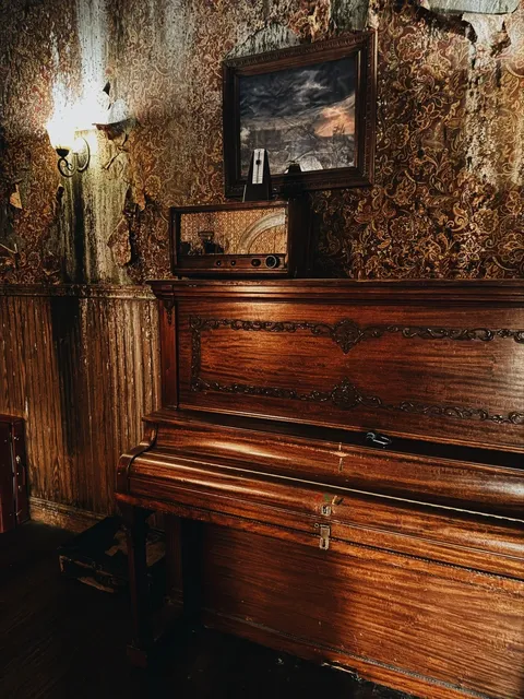 Super Fun Abandoned Hotel Horror Escape Room 🚫