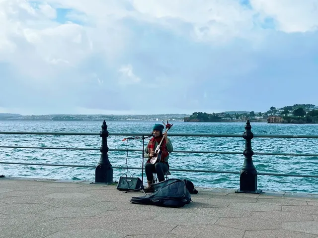 he Healing Seaside Town of Torquay 🌊