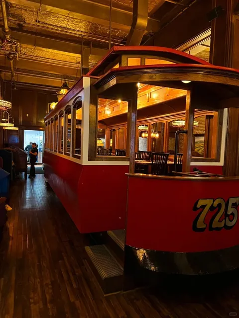 Old Spaghetti Factory – Cozy Family Brunch Spot 🍝❤️