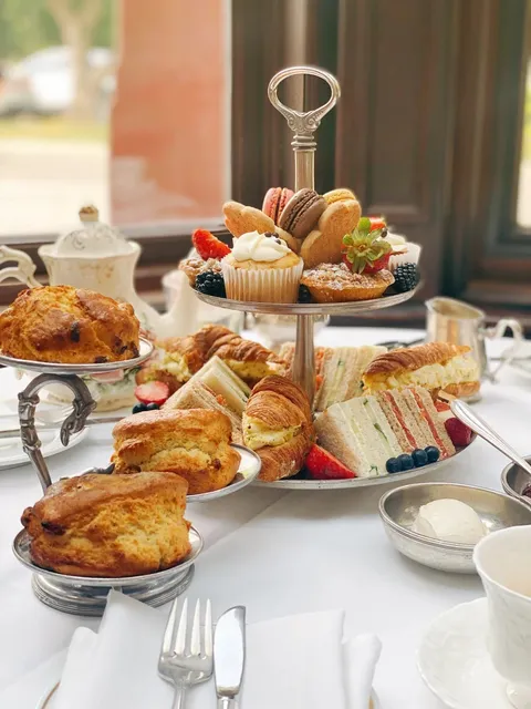  Vintage British Afternoon Tea in Niagara Falls Town