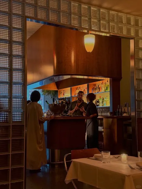 🎬 A Retro Movie-Style Restaurant in New York Perfect for a Date 🌟