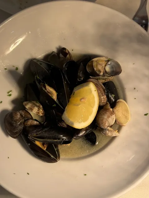 A Romantic Dinner by the Venice Canals 🌉🍷