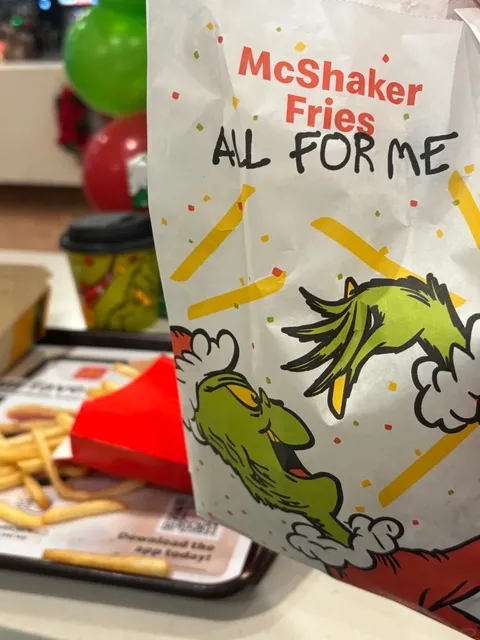 🍔 LA McDonald’s — The Grinch Meal 🎄
