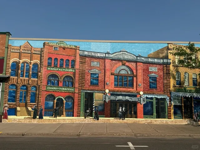 Ashland: A Charming Mural Town on the Shores of Lake Superior 🎨🏞️