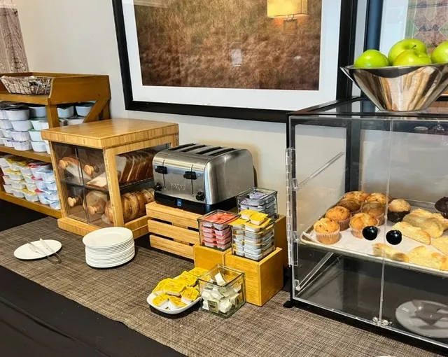 🏨 Sheraton Pittsburgh Airport Hotel | Convenient, Reliable 